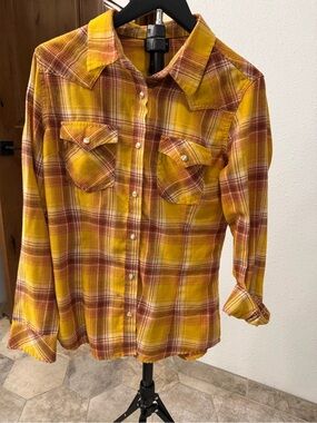 Wrangler Yellow and Brown Plaid Western Shirt with Snap Pockets